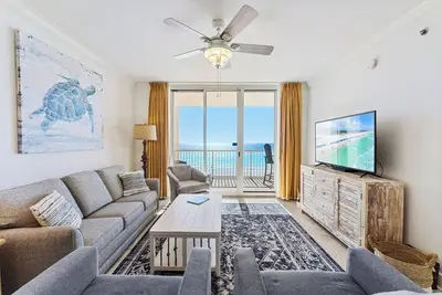 Image de Azure 503 ~ BeachFront 3br ~ Sleeps 10 ~ Amazing views!