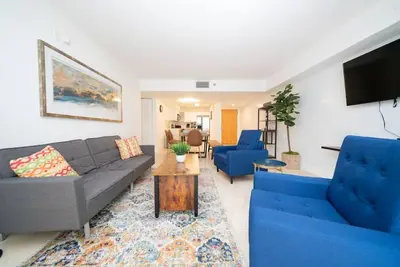 2br Heart of Brickell W/ Pool, Hot Tub, and Gym!