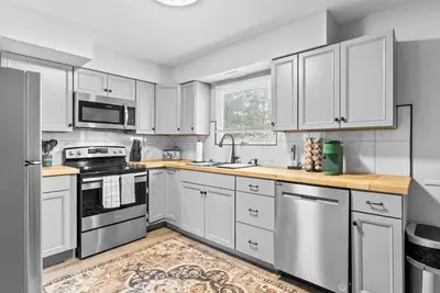 Image de Boho Chic Work Escape - 2-Bedroom, Close to Burlington/Airport
