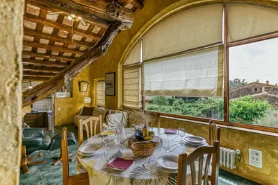 Image de Maison de campagne 'El Mirador Rural De Can Gat Vell' avec vue sur la montagne  et climatisation