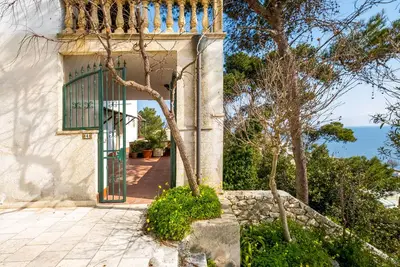 Appartement \"Bilocale Rosa\" avec vue sur la mer, terrasse privée & A/C