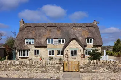 Image de The Thatch House - sleeps 8 guests in 4 bedrooms