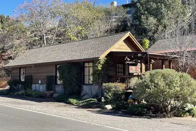 Image de This house is within walking distance to downtown Sedona.