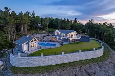 Image de Amazing Winnipesaukee Views Heated Pool Hot Tub August 30th Week Special