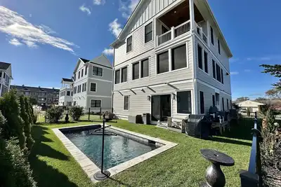 Image de Beautiful Brand New Construction Now Booking for Summer 2024!