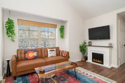 Image de Ideal and modern 1 bedroom - open floor plan and mt views