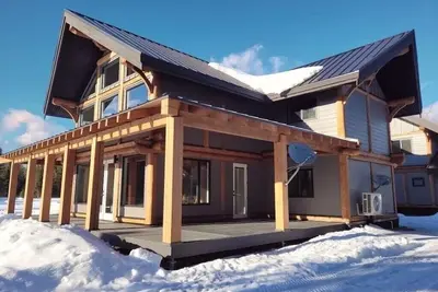 Image de Private hot tub cabin near Big White sleeps 12