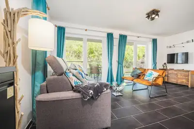Image de Stilvolles Ferienapartment an der Nordsee mit Schöner Terrasse am Deich & Sauna