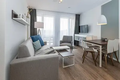Image de Strandnahes Ferienapartment mit Balkonen, Parkplatz, Schwimmbad- & Saunanutzung