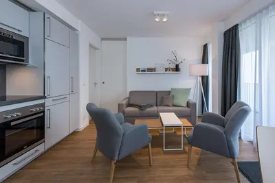 Image de Strandnahes Ferienapartment mit Balkon, Parkplatz, Schwimmbad- & Saunanutzung