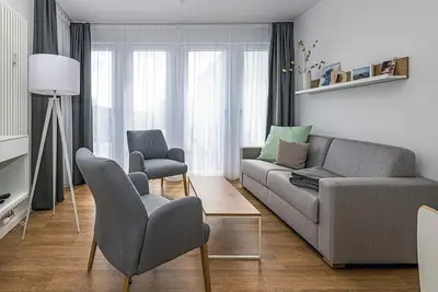Image de Strandnahes Ferienapartment mit Balkon, Parkplatz, Schwimmbad- & Saunanutzung