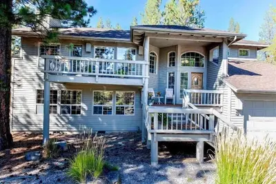 Image de Family-Ready Escape with Access to Exclusive Golf