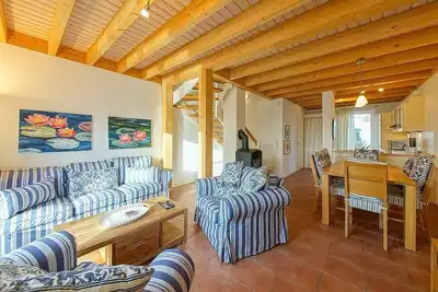 Image de Top-ferienhaus am Deich mit Terrasse am Wasser, Zwei Balkonen, Sauna & Kaminofen