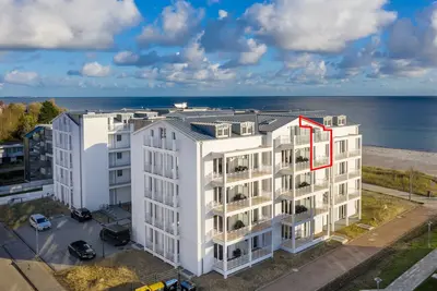 Image de Penthouse-maisonette mit Galerieschlafzimmer, Balkonen, Strandkorb und Meerblick