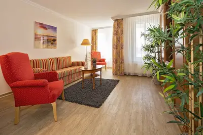Image de Ferienwohnung mit Sonnigem Balkon und Blick auf den Schloonsee in Strandlage