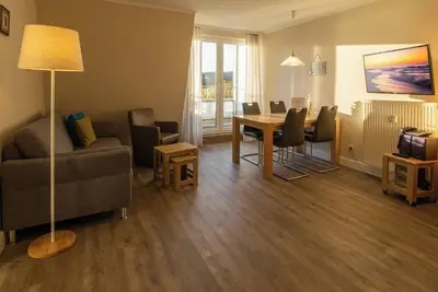 Image de Dachgeschosswohnung mit Sonnigem Balkon und Schönem Blick auf den Schloonsee