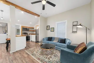 Image de Uptown Cottage Unit B | Pet Friendly, Renovated!