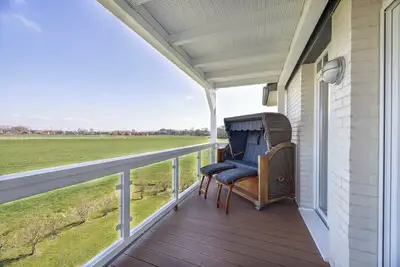 Image de Strandnahe Ferienwohnung mit Sauna, Tollem Balkon mit Strandkorb und Landblick