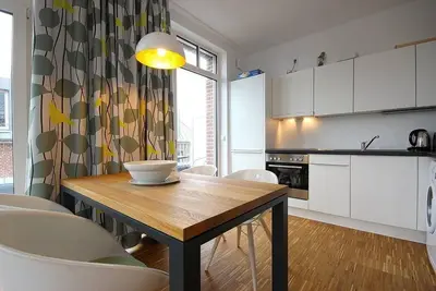 Image de Lichtdurchflutetes Apartment mit GroĂźem, Sonnigen SĂĽdbalkon - 100 m zum Strand!