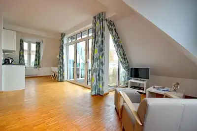 Image de Tolle Dachgeschosswohnung mit GeschĂĽtzter Loggia Nach Osten - 100 m zum Strand!