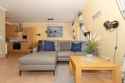 Image de Strandnahes Maisonette-apartment mit Balkon und Meerblick - Saunabereich im Haus