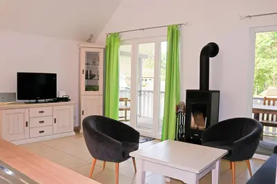 Image de Tolles Familienapartment mit Infrarotsauna, Kaminofen und Balkon in Strandnähe