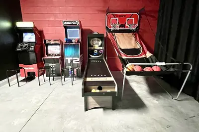 Image de The Arcade House: private arcade, fully-fenced backyard, close to downtown