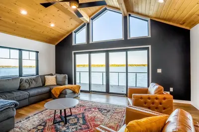 Image de Brand new luxury lakefront home on Cayuga Lake