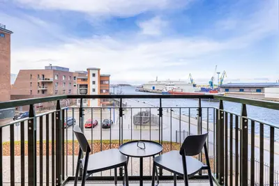 Image de Modernes Apartment in Toplage mit Balkon und Schönem Blick auf den Alten Hafen