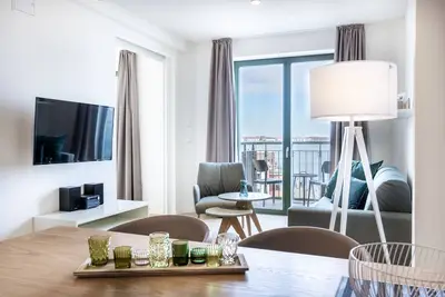 Image de Erstklassiges Hafen-apartment mit Balkon, Saunanutzung und Großartigem Ausblick!