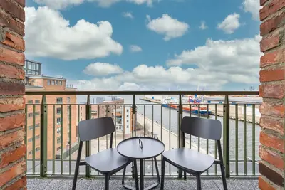 Image de Harbor residence with gallery bedroom, roof terrace and unique harbor view