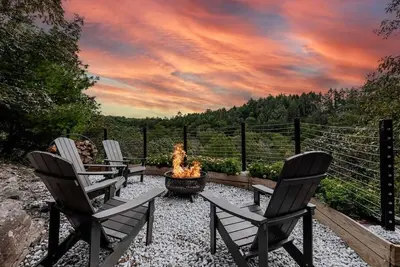 Image de Waterfront, Mountain Views, Dog Friendly, Fire Pit