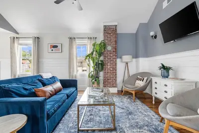 Image de Downtown Duplex - Spring St - Sleeps 26