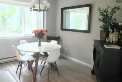 Image de Clean 2 bedroom Townhouse close to Airport and Downtown