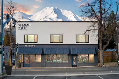 Image de Entire Boutique Hotel @ Base Mt Shasta (sleeps 30)