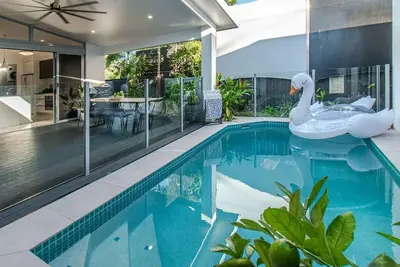 Luxurious City Sanctuary with Private Pool – Perfect for Family Getaways in Cairns