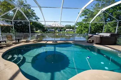 Image de Cozy Palm Harbor Family Oasis | Heated Pool & Spa | Pet-Friendly | Near Honeymoo