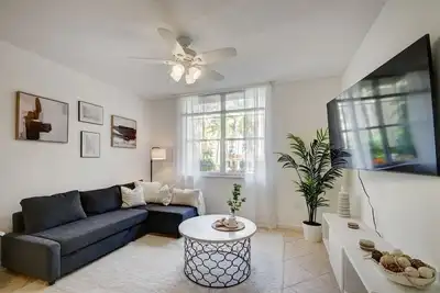 Image de West Palm Beach Condo Apartment at City Place/Courtyards