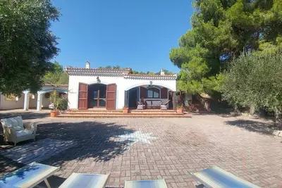 Image de Cozy villa with sea view.