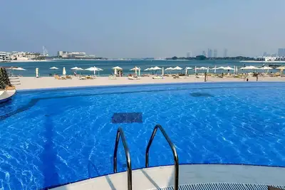 Image de Modern beachfront 1br apartment - Tiara Residence