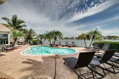 Image de Great Short Term Deals Amazing Waterfront House w/ Pool