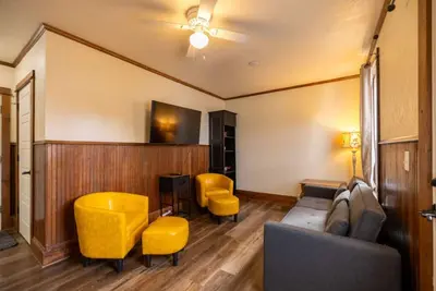 Image de The Sunset|Pet-Friendly Downtown 1br · Easy Entry · Patio Access ·