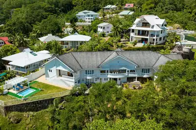 Image de Modern hillside coastal villa 850 metres to Beau Vallon beach