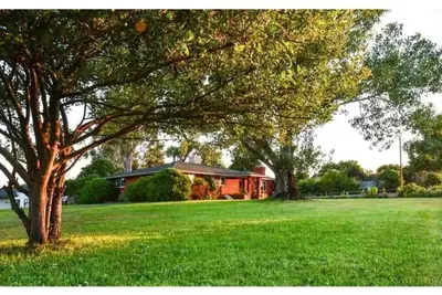 Image de Mountain View Farmhouse; lots of extras!