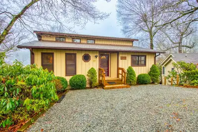Charming home with fireplace, nearby skiing, pool, game room, & washer/dryer