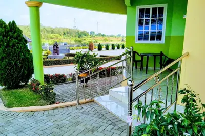 Renajoe Exclusive Centre
