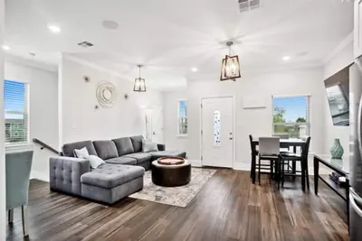 Image de Comfy Nola Escape w/ Balcony