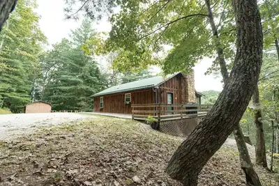 Image de Secluded, Great View! Hot Tub, Wood Fireplace, Screened in Porch, Arcade Games.