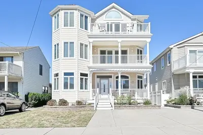 Image de Beach Block Home w/ Ocean View!