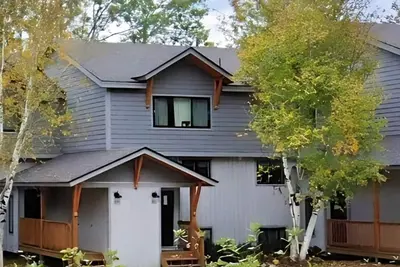 Image de Dog-friendly townhome at the base with mountain view & woodstove - walk to lifts